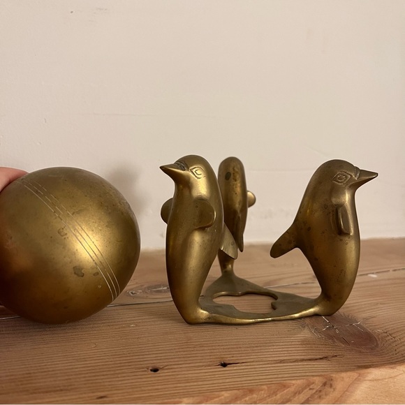 Mid-Century Brass Sphere on Sculptural Dolphin Stand Vintage - Picture 3 of 5